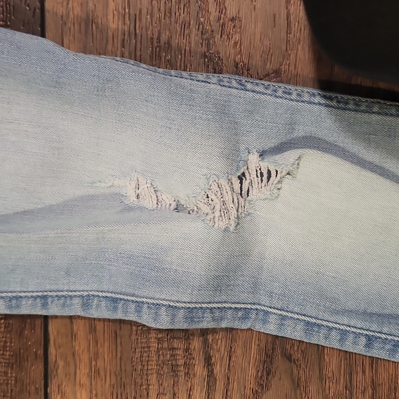 Hollister Distressed Legging Jeans - Picture 12 of 13